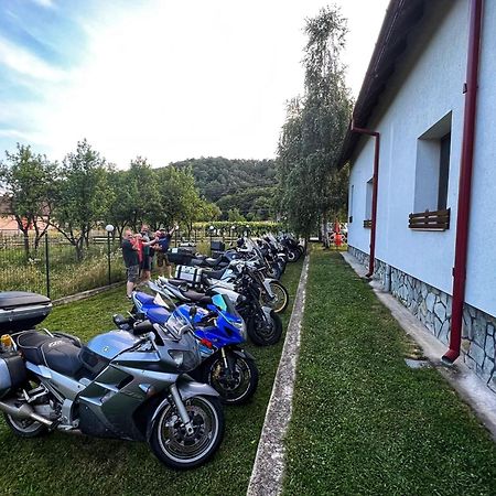 Conacul De Sub Munte Hotel Novaci Străini Exterior foto