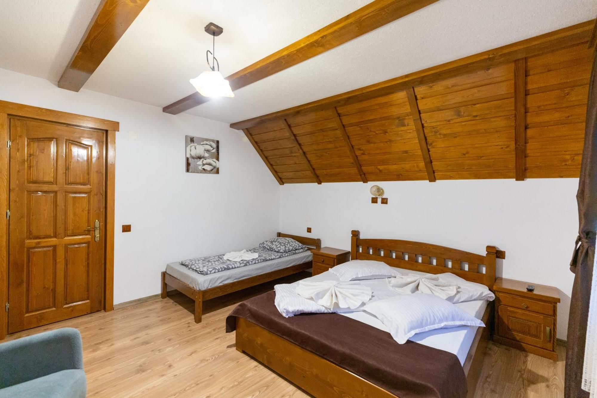 Conacul De Sub Munte Hotel Novaci Străini Exterior foto