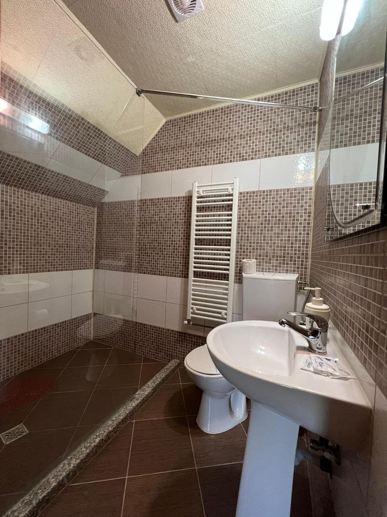 Conacul De Sub Munte Hotel Novaci Străini Exterior foto