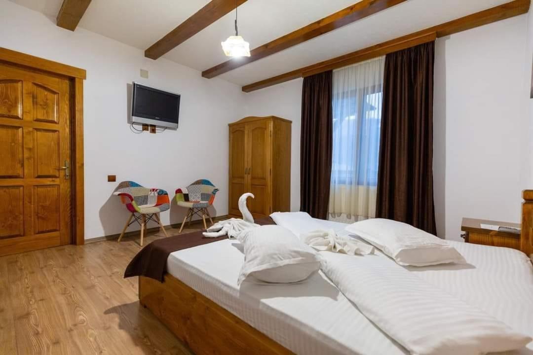 Conacul De Sub Munte Hotel Novaci Străini Exterior foto
