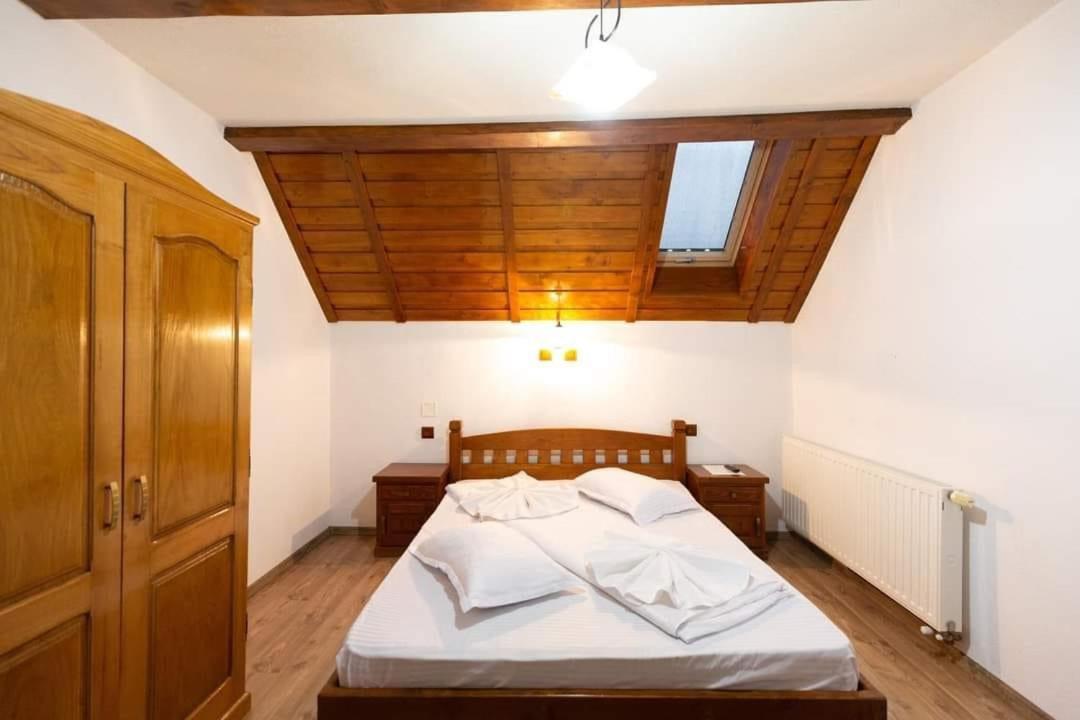 Conacul De Sub Munte Hotel Novaci Străini Exterior foto