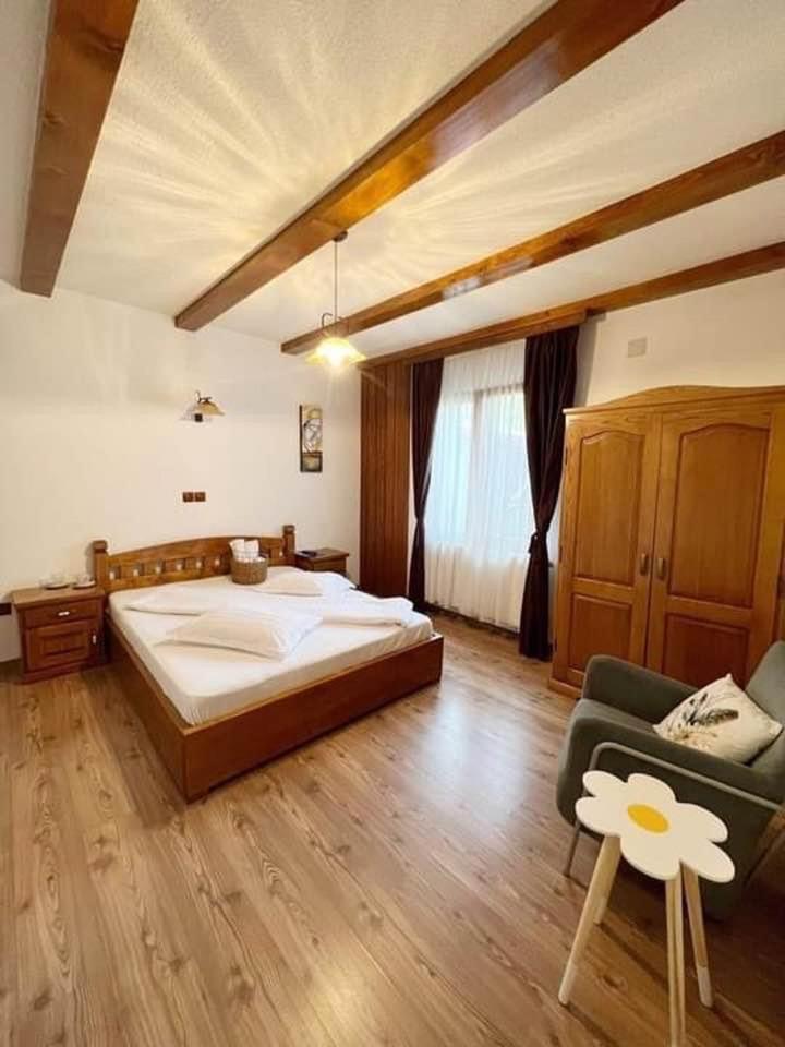 Conacul De Sub Munte Hotel Novaci Străini Exterior foto