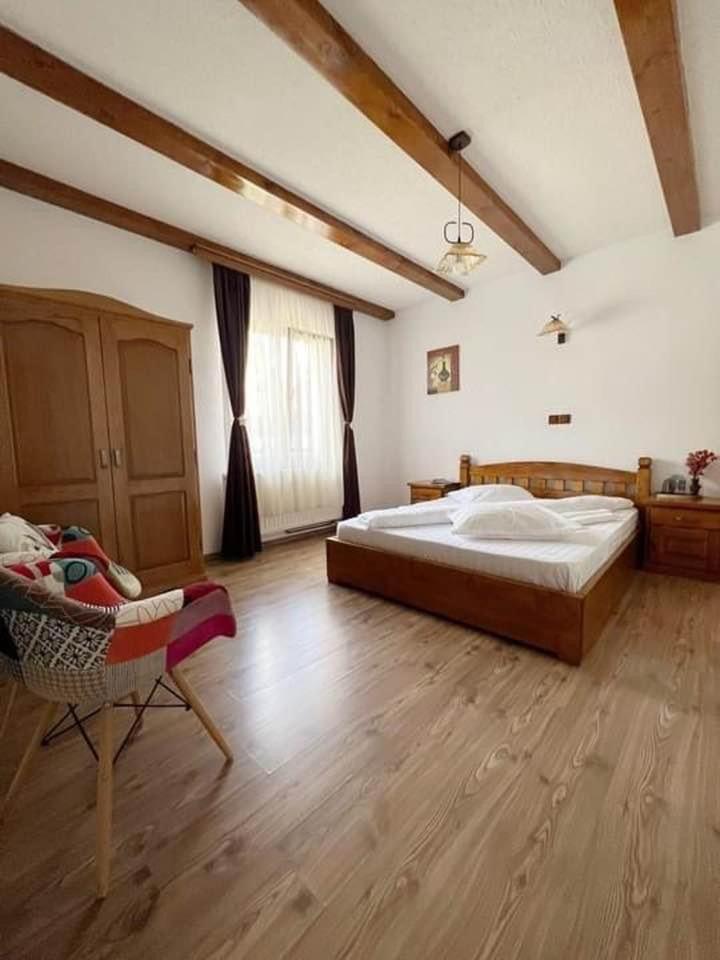 Conacul De Sub Munte Hotel Novaci Străini Exterior foto