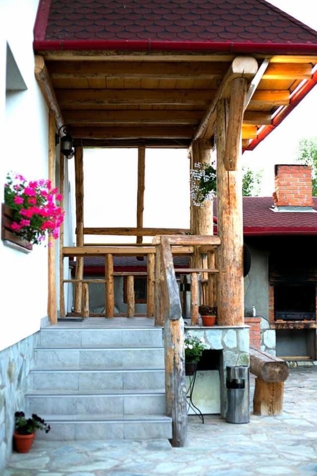 Conacul De Sub Munte Hotel Novaci Străini Exterior foto