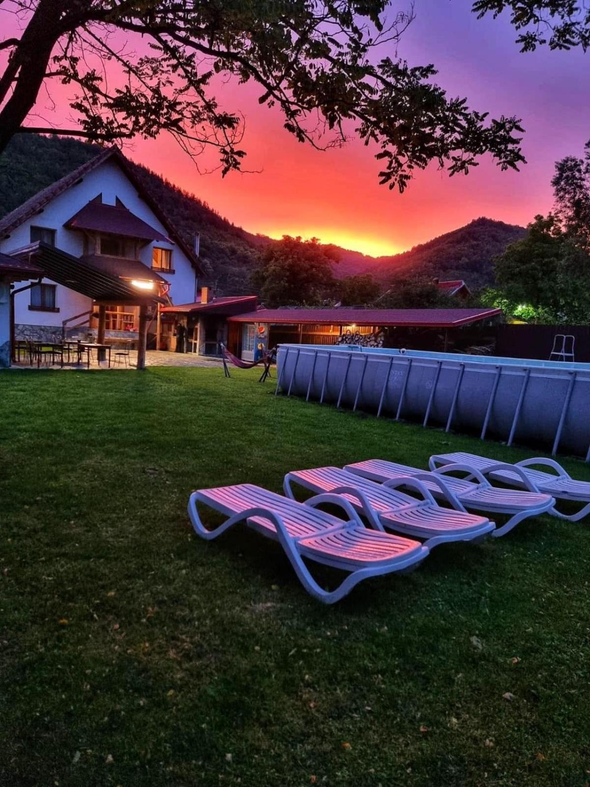 Conacul De Sub Munte Hotel Novaci Străini Exterior foto
