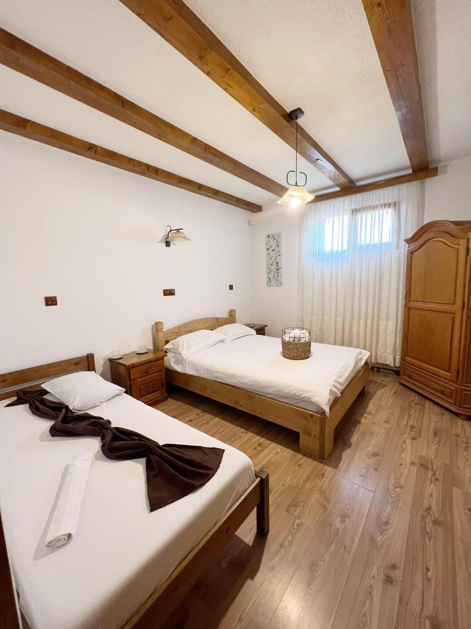 Conacul De Sub Munte Hotel Novaci Străini Exterior foto