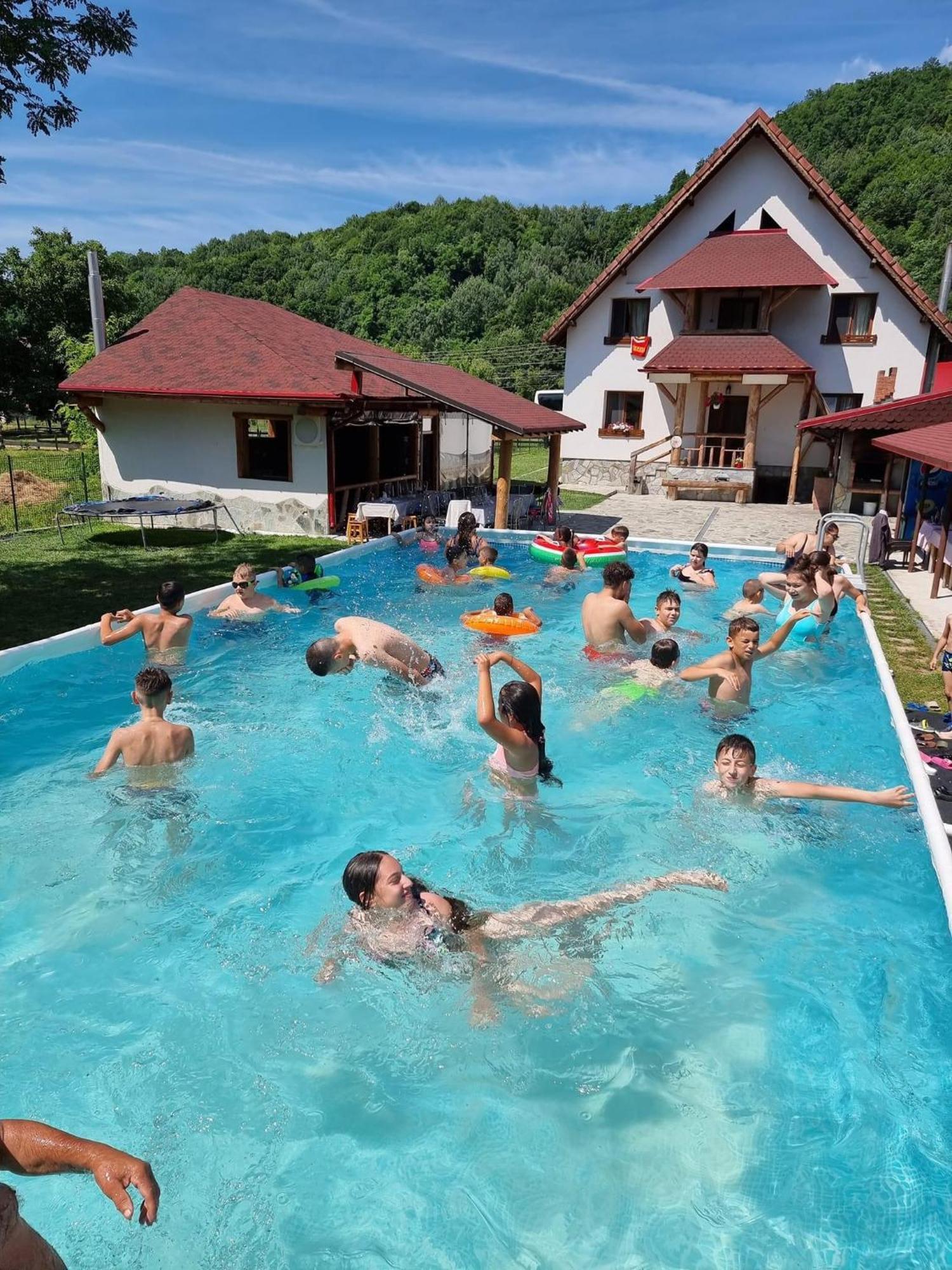 Conacul De Sub Munte Hotel Novaci Străini Exterior foto