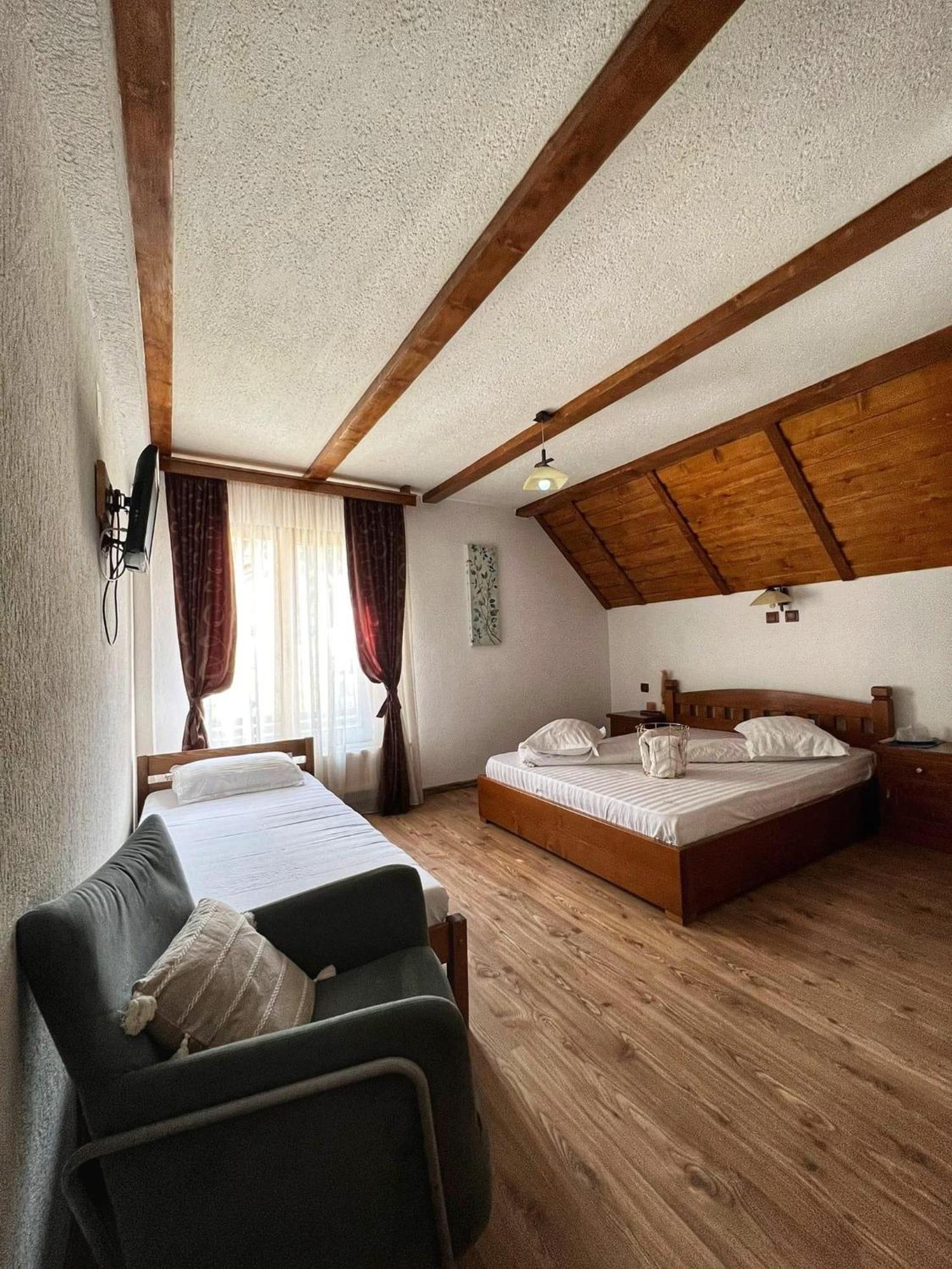 Conacul De Sub Munte Hotel Novaci Străini Exterior foto