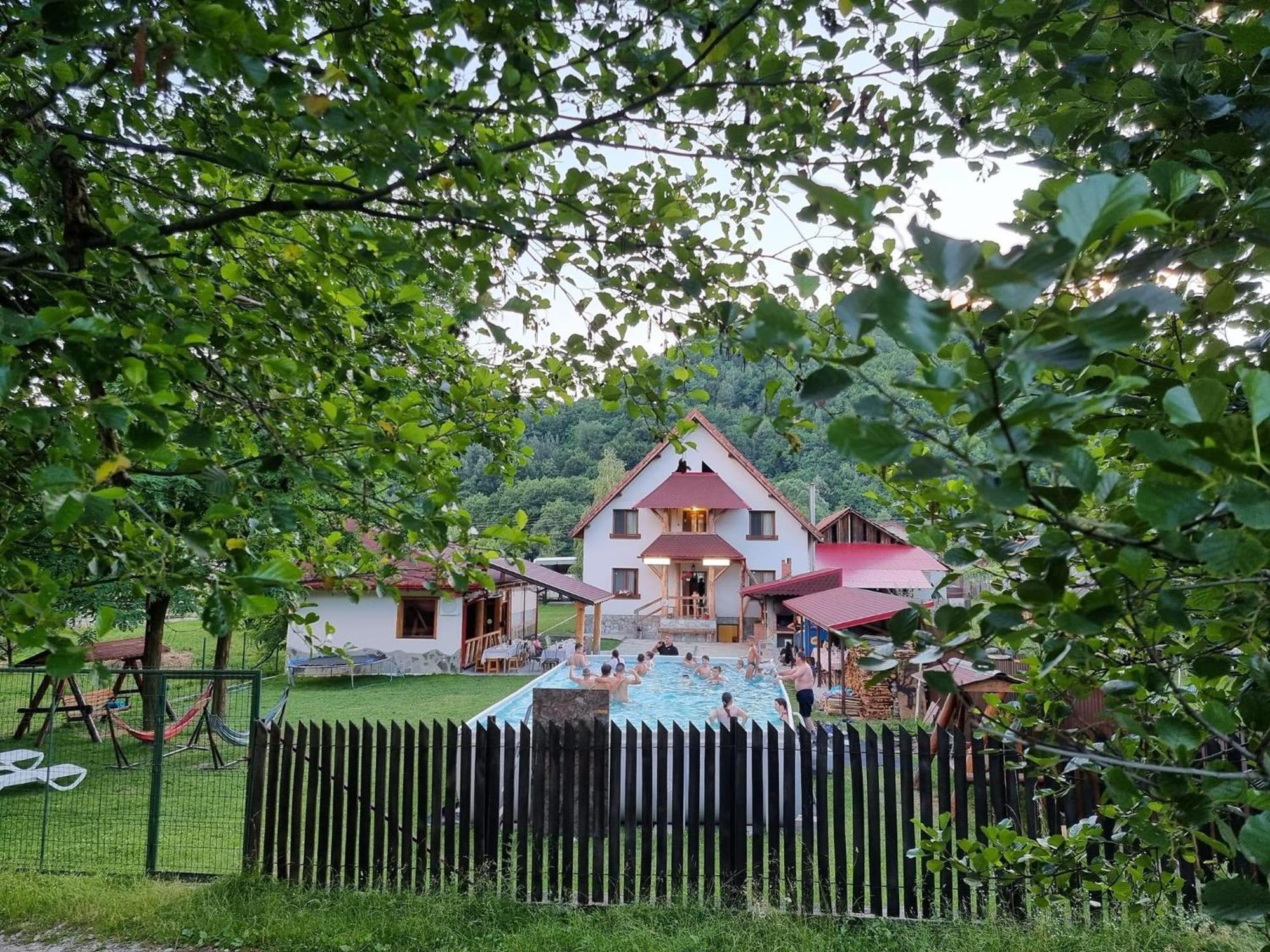 Conacul De Sub Munte Hotel Novaci Străini Exterior foto